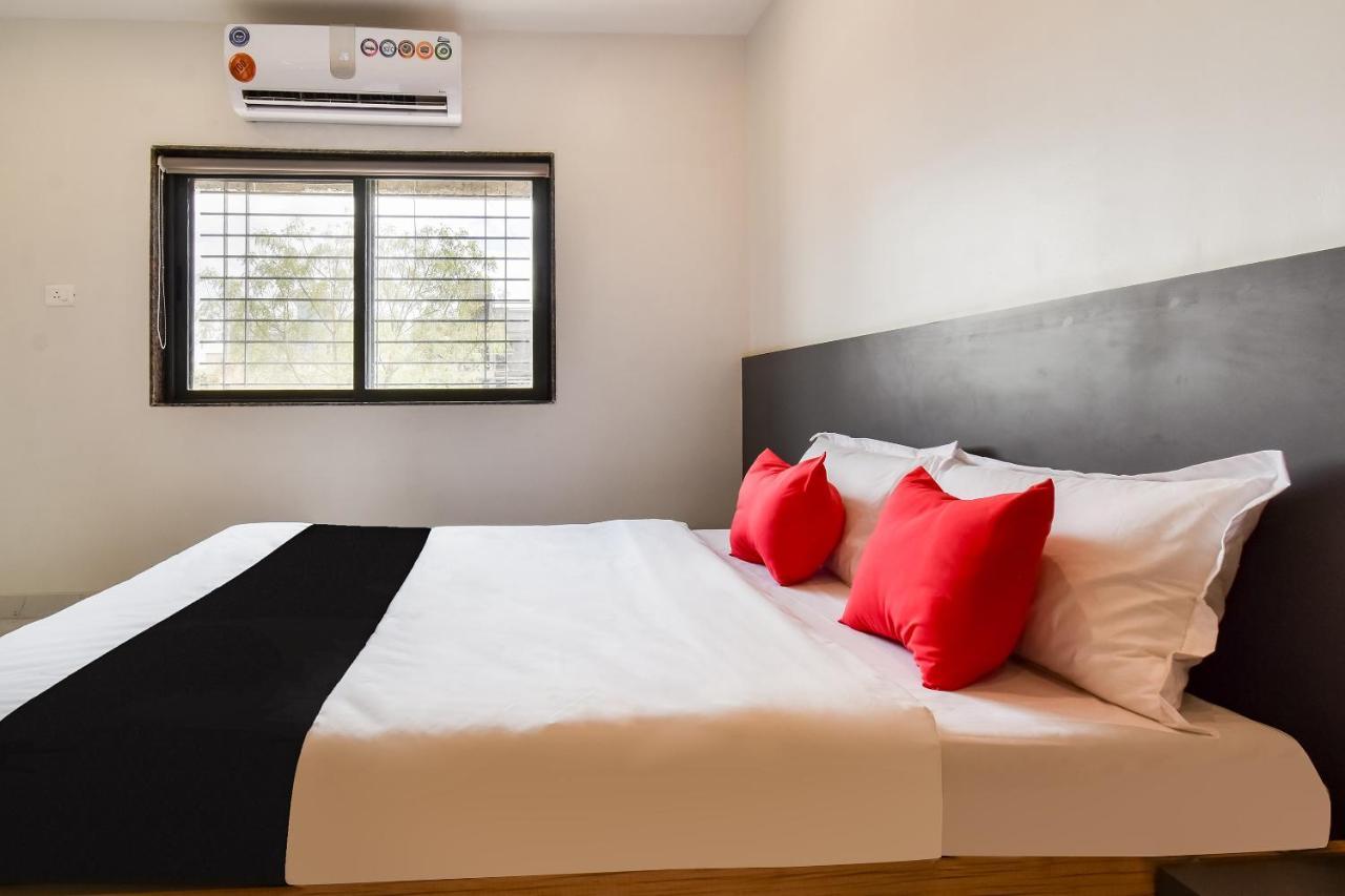 Capital O 71866 Hotel Ansh Aurangābād Extérieur photo